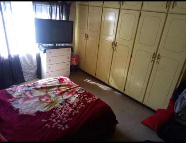 2 BEDROOM TOWNHOUSE FOR SALE IN VANDERBIJLPARK CE 2..